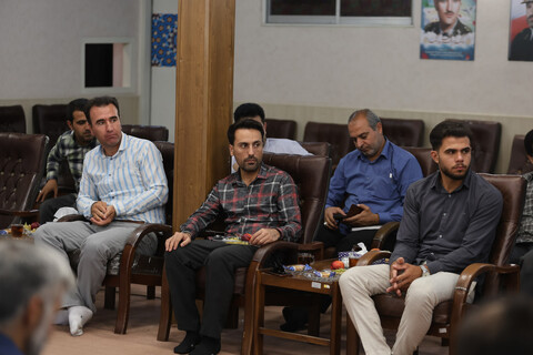 تصاویر / دیدار امام جمعه و اعضا ستاد نماز جمعه شهرستان قروه با ولی فقیه در استان همدان