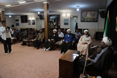 تصاویر / دیدار امام جمعه و اعضا ستاد نماز جمعه شهرستان قروه با ولی فقیه در استان همدان