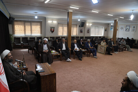 تصاویر / دیدار امام جمعه و اعضا ستاد نماز جمعه شهرستان قروه با ولی فقیه در استان همدان