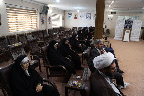 تصاویر / دیدار امام جمعه و اعضا ستاد نماز جمعه شهرستان قروه با ولی فقیه در استان همدان