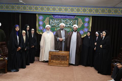 تصاویر / دیدار امام جمعه و اعضا ستاد نماز جمعه شهرستان قروه با ولی فقیه در استان همدان