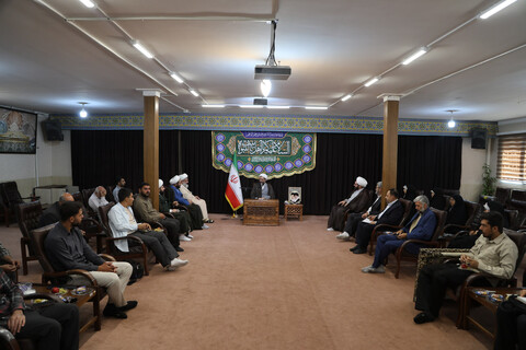 تصاویر / دیدار امام جمعه و اعضا ستاد نماز جمعه شهرستان قروه با ولی فقیه در استان همدان