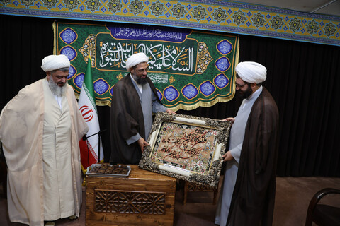 تصاویر / دیدار امام جمعه و اعضا ستاد نماز جمعه شهرستان قروه با ولی فقیه در استان همدان