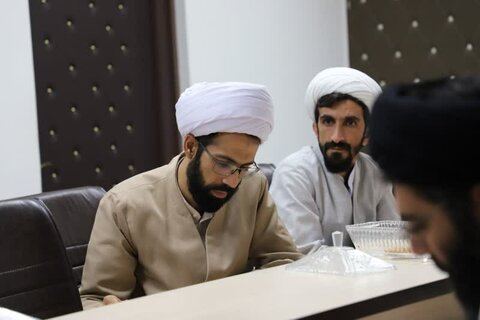 تصاویر/ جلسه برنامه ریزی مدیر و معاونین حوزه علمیه کردستان برای سال تحصیلی جدید