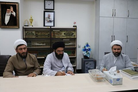 تصاویر/ جلسه برنامه ریزی مدیر و معاونین حوزه علمیه کردستان برای سال تحصیلی جدید