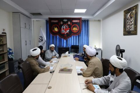 تصاویر/ جلسه برنامه ریزی مدیر و معاونین حوزه علمیه کردستان برای سال تحصیلی جدید