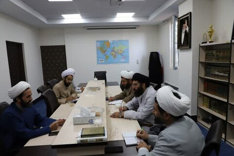 تصاویر/ جلسه برنامه ریزی مدیر و معاونین حوزه علمیه کردستان برای سال تحصیلی جدید