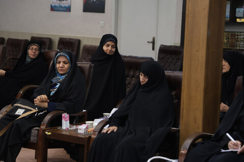 تصاویر / دیدار استادیاران قرآنی خواهر استان همدان با امام جمعه همدان