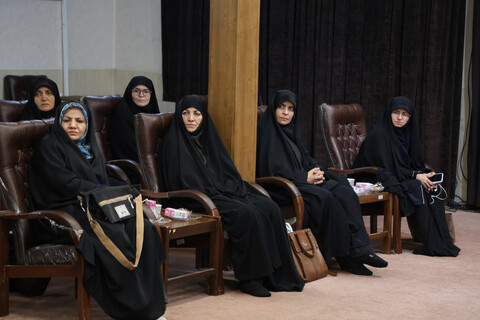 تصاویر / دیدار استادیاران قرآنی خواهر استان همدان با امام جمعه همدان