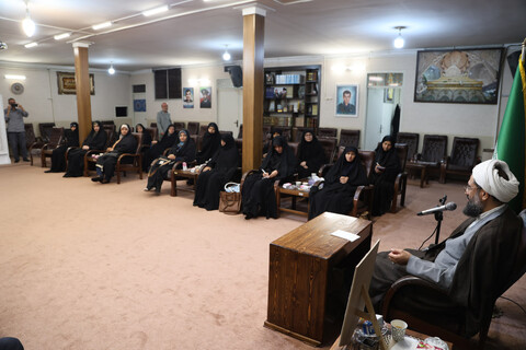 تصاویر / دیدار استادیاران قرآنی خواهر استان همدان با امام جمعه همدان