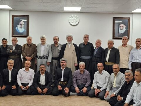 تصاویر/ نشست حجت‌الاسلام‌ والمسلمین پورذهبی با جمعی از پیشکسوتان جهاد و شهادتِ پیشمرگان مسلمان کُرد کردستان