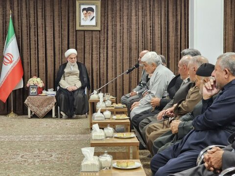 تصاویر/ نشست حجت‌الاسلام‌ والمسلمین پورذهبی با جمعی از پیشکسوتان جهاد و شهادتِ پیشمرگان مسلمان کُرد کردستان