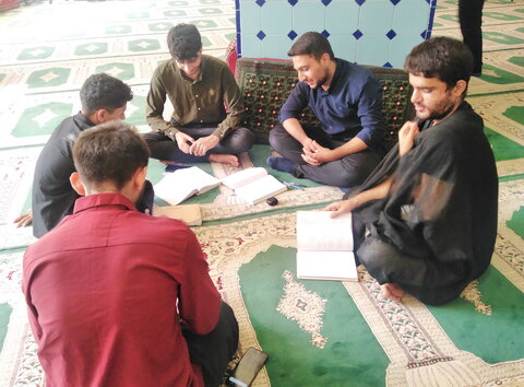 تصاویر/ مباحثه طلاب مدرسه علمیه آیت‌الله مدنی کاشانی(ره)