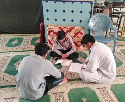 تصاویر/ مباحثه طلاب مدرسه علمیه آیت‌الله مدنی کاشانی(ره)