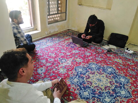 تصاویر/ مباحثه طلاب مدرسه علمیه آیت‌الله مدنی کاشانی(ره)