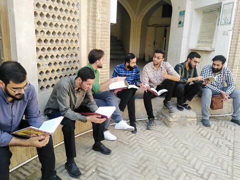 تصاویر/ مباحثه طلاب مدرسه علمیه آیت‌الله مدنی کاشانی(ره)