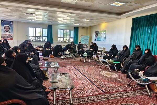 اقناع افکار جوانان از رسالت های بانوان طلبه است