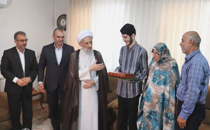 نخبگان آینده‌سازان کشور هستند