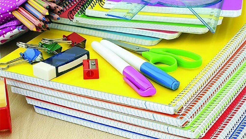 اهدای ۲۵ هزار بسته لوازم‌التحریر به دانش‌آموزان نیازمند سمنان