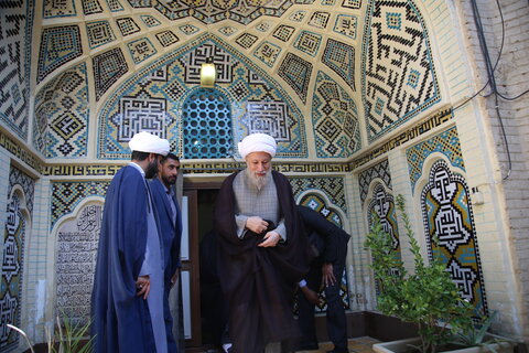 تصاویر| بازدید آیت الله شب زنده دار از مدرسه علمیه محمودیه شیراز