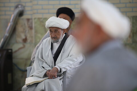 تصاویر| برگزاری درس خارج آیت الله کلانتری در حرم مطهر سیدعلاالدین حسین(ع)