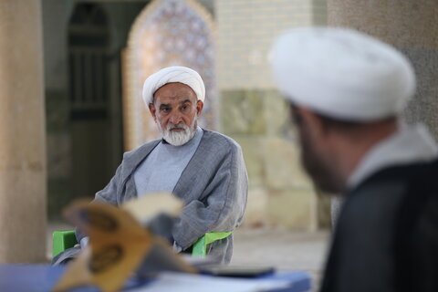 تصاویر| برگزاری درس خارج آیت الله کلانتری در حرم مطهر سیدعلاالدین حسین(ع)