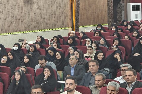 تصاویر/ برگزاری دوره آموزشی «جذب دانش‌آموزان به نماز» با حضور 300 فرهنگی در کرمانشاه