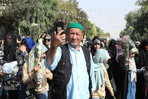 تصاویر/  آیین استقبال ورود کاروان نمادین حضرت فاطمه معصومه سلام‌الله علیها به شهر مقدس قم