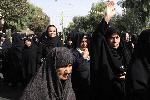 تصاویر/  آیین استقبال ورود کاروان نمادین حضرت فاطمه معصومه سلام‌الله علیها به شهر مقدس قم