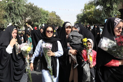 تصاویر/  آیین استقبال ورود کاروان نمادین حضرت فاطمه معصومه سلام‌الله علیها به شهر مقدس قم