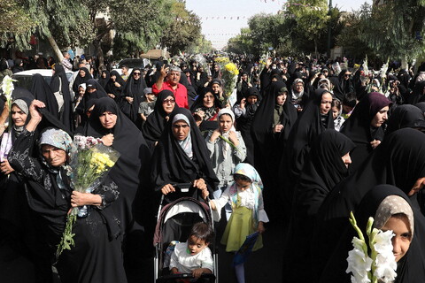 تصاویر/  آیین استقبال ورود کاروان نمادین حضرت فاطمه معصومه سلام‌الله علیها به شهر مقدس قم