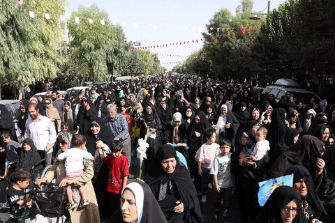 تصاویر/  آیین استقبال ورود کاروان نمادین حضرت فاطمه معصومه سلام‌الله علیها به شهر مقدس قم