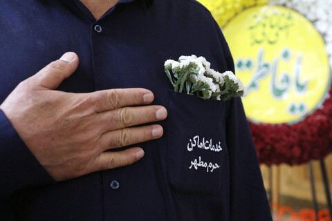 تصاویر/ گل آرایی ضریح مطهر حضرت فاطمه معصومه(س)