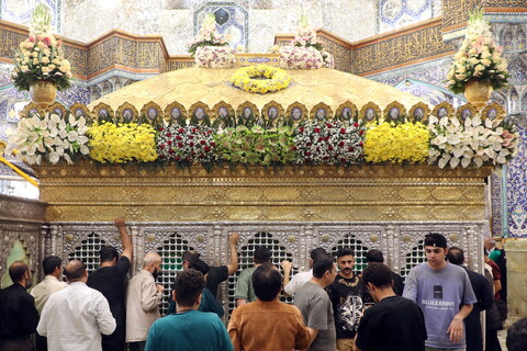 تصاویر/ گل آرایی ضریح مطهر حضرت فاطمه معصومه(س)