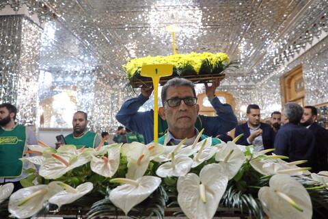 تصاویر/ گل آرایی ضریح مطهر حضرت فاطمه معصومه(س)