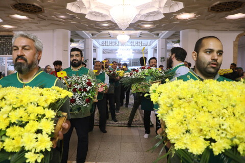 تصاویر/ گل آرایی ضریح مطهر حضرت فاطمه معصومه(س)