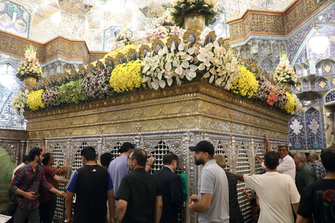 تصاویر/ گل آرایی ضریح مطهر حضرت فاطمه معصومه(س)