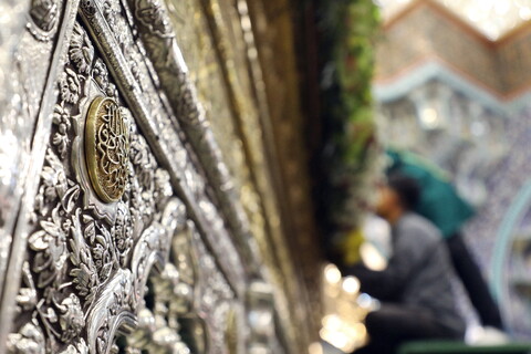 تصاویر/ گل آرایی ضریح مطهر حضرت فاطمه معصومه(س)