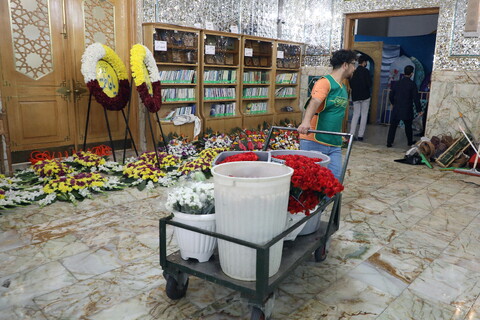 تصاویر/ گل آرایی ضریح مطهر حضرت فاطمه معصومه(س)