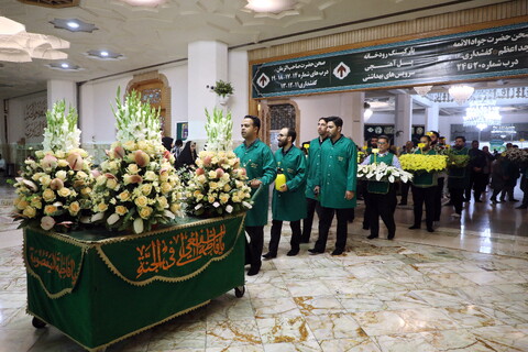 تصاویر/ گل آرایی ضریح مطهر حضرت فاطمه معصومه(س)