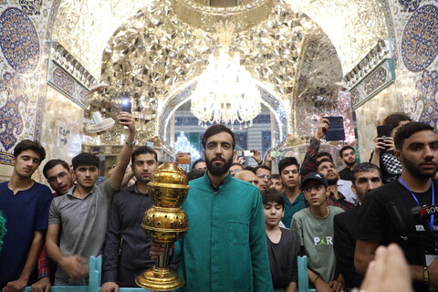 تصاویر/ گل آرایی ضریح مطهر حضرت فاطمه معصومه(س)