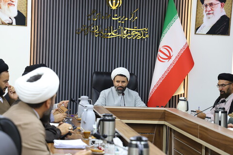 تصاویر / نشست هم اندیشی مدیران مدارس علمیه استان