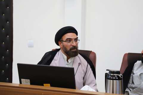 تصاویر / جلسه مدیران حوزوی خواهران و برادران استان کردستان با نماینده ولی فقیه