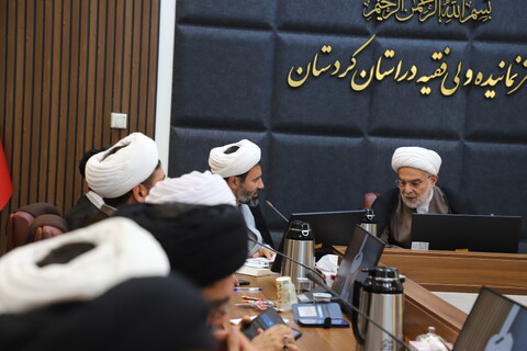 تصاویر / جلسه مدیران حوزوی خواهران و برادران استان کردستان با نماینده ولی فقیه