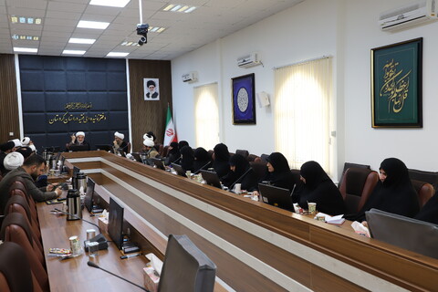 تصاویر / جلسه مدیران حوزوی خواهران و برادران استان کردستان با نماینده ولی فقیه