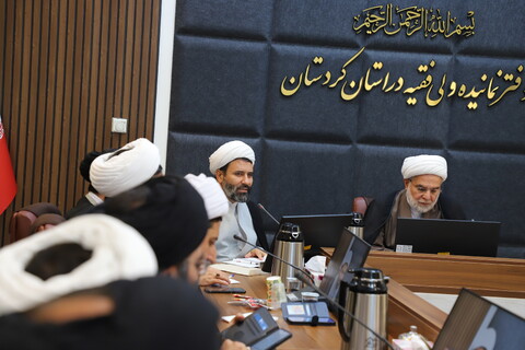 تصاویر / جلسه مدیران حوزوی خواهران و برادران استان کردستان با نماینده ولی فقیه