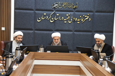 تصاویر / جلسه مدیران حوزوی خواهران و برادران استان کردستان با نماینده ولی فقیه