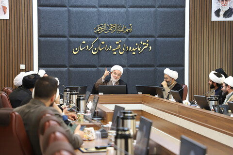 تصاویر / جلسه مدیران حوزوی خواهران و برادران استان کردستان با نماینده ولی فقیه