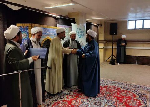 تصاویر/سخنرانی رئیس اداره اوقاف و امور خیریه قروه، در جمع طلاب حوزه علمیه امام صادق (ع) این شهرستان