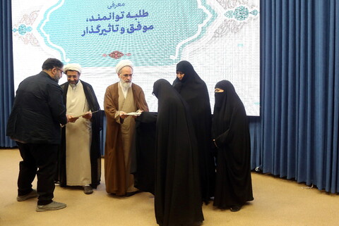 تصاویر/ مراسم آغاز سال تحصیلی جامعة الزهرا (س) و حوزه علمیه خواهران